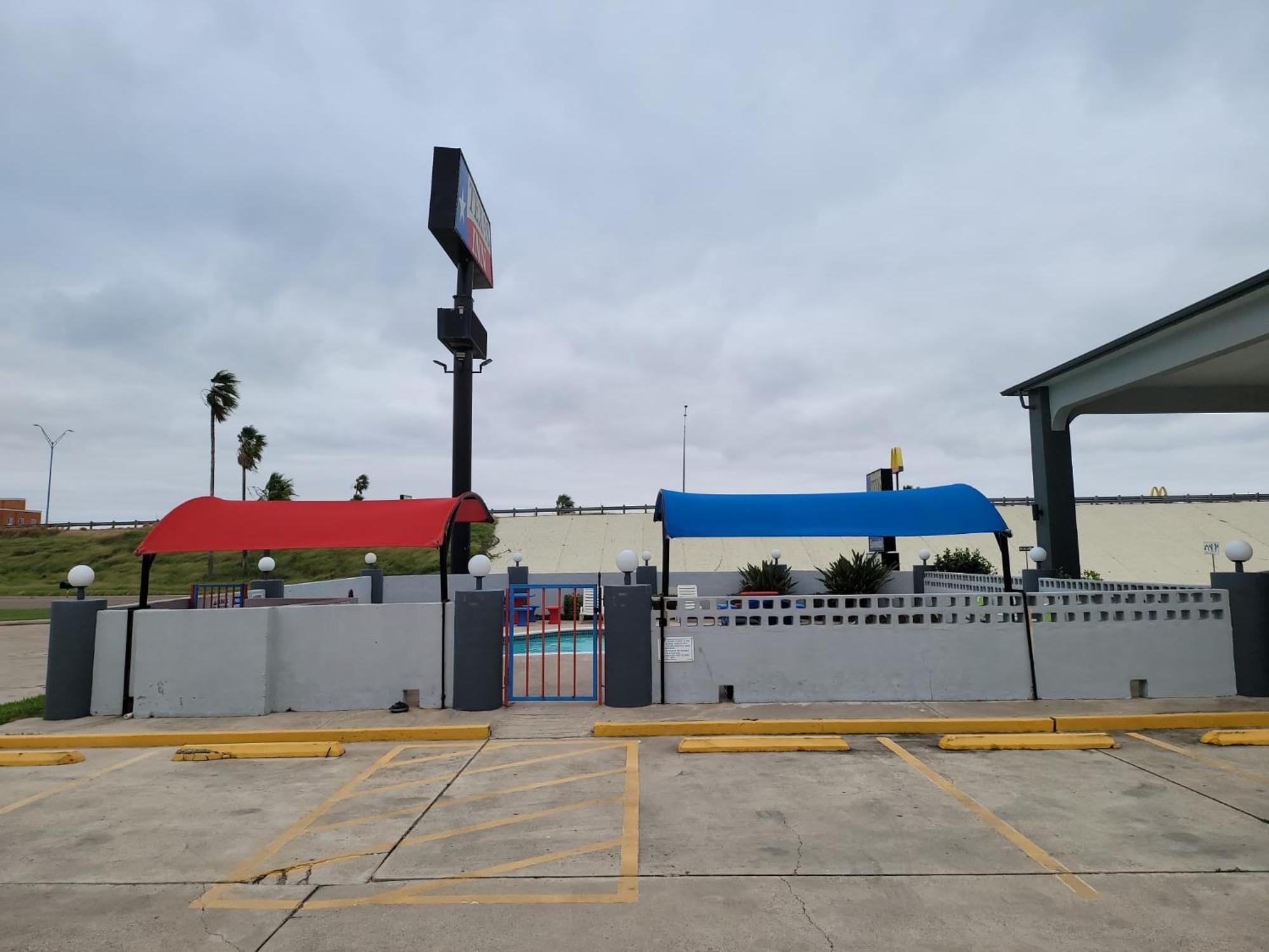 Texas Inn&Suites Raymondville Extérieur photo
